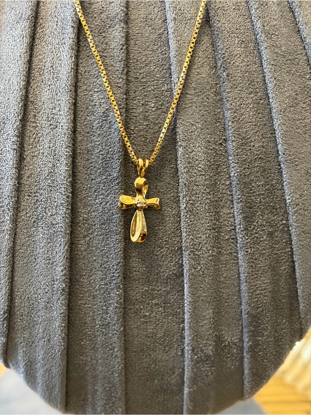 Elegant 10k and diamond Gold Cross Pendant Necklace - Women Jewelry